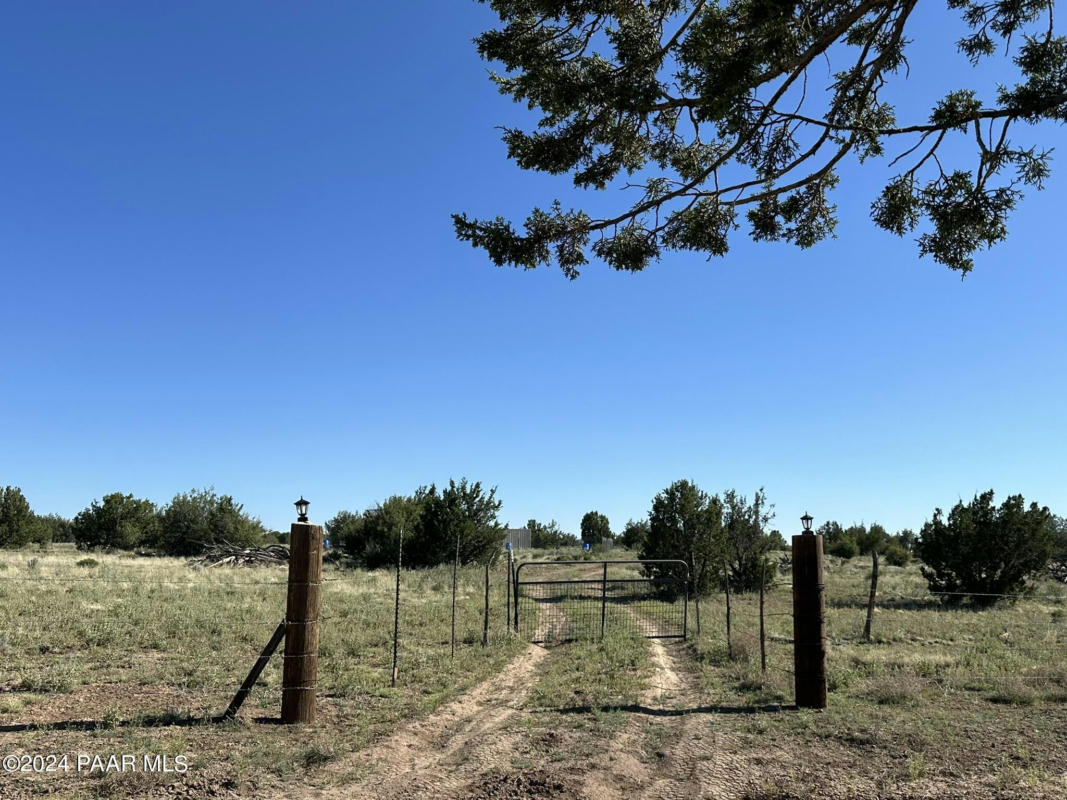 228 W FLYING WRENCH RD, ASH FORK, AZ 86320, photo 1 of 13